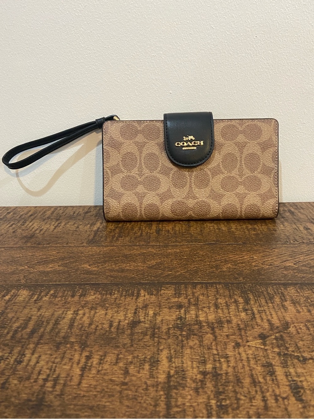 Coach Phone Wallet in Signature Canvas in Tan/Black